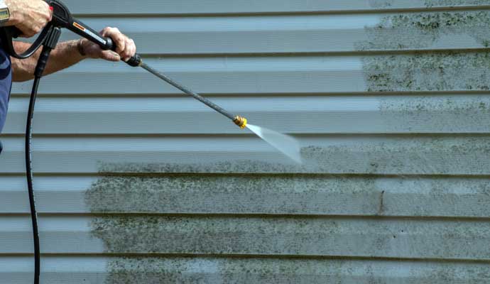 pressure washing home sidings